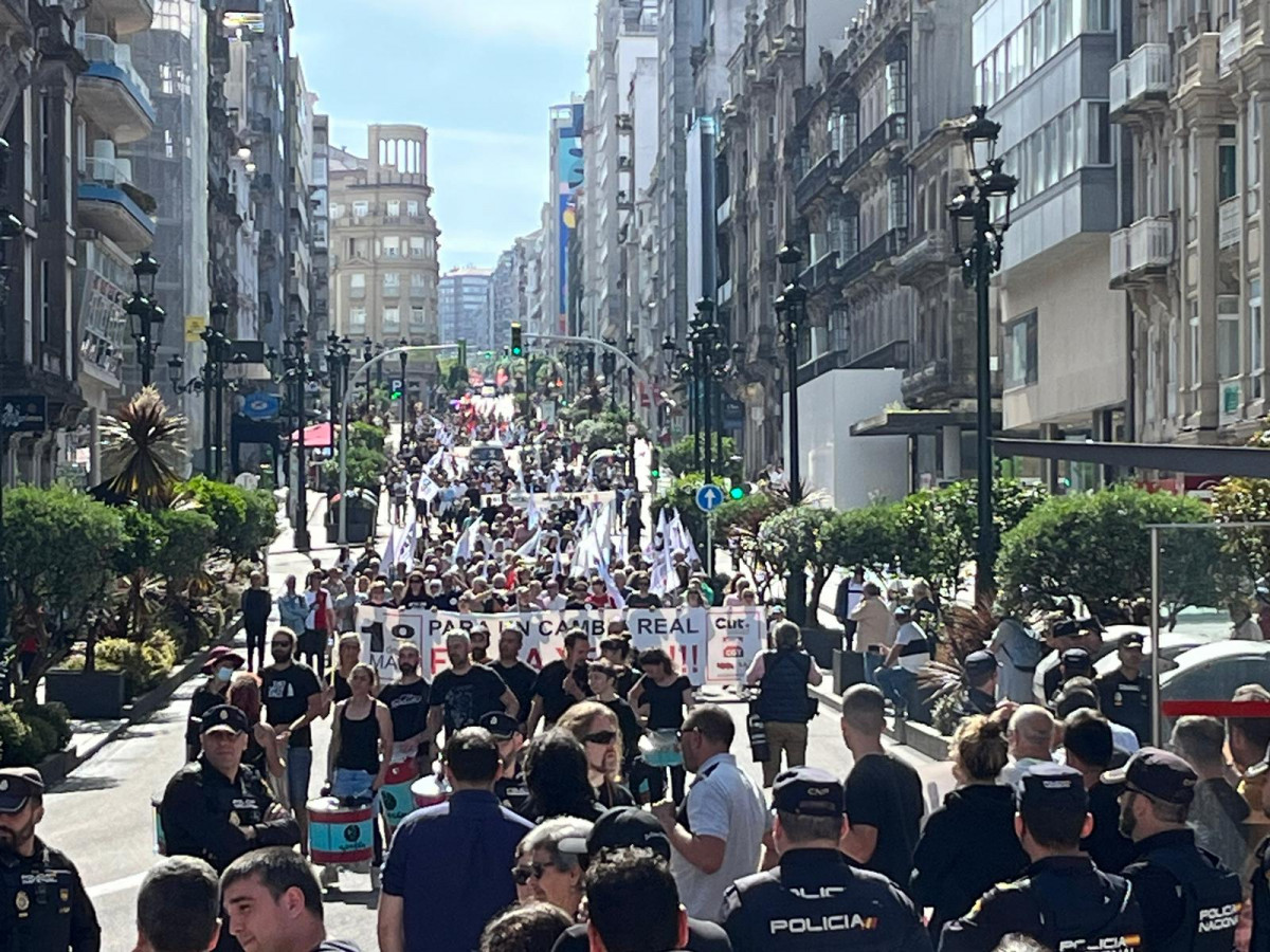 Manifestaciu00f3n de la CUT, CGT y otros sindicatos en Vigo el 1 de mayo de 2023