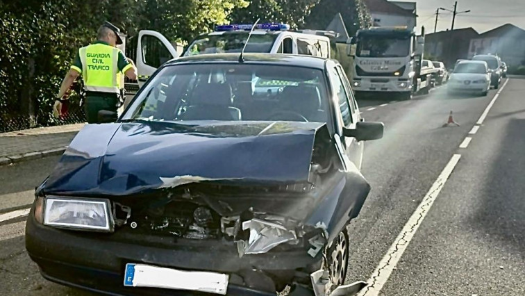 Choca frontalmente contra un coche en Ramirás quintuplicando la tasa de alcohol máxima permitida