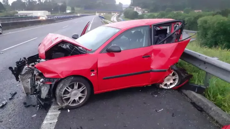 Accidente entre varios coches provocó corte en la autovía entre Santiago y Brión a la altura de As Galanas