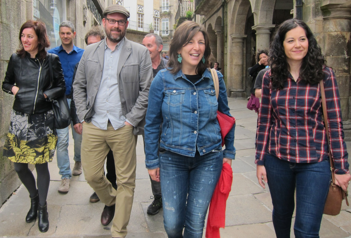 Archivo - Yolanda Díaz, coordinadora nacional de Esquerda Unida, con Martiño Noriega, cabeza de lista a la Alcaldía de Santiago por Compostela Aberta.