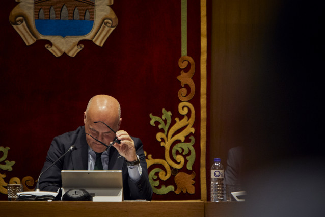 El presidente de la Diputación de Ourense y presidente del PP de Ourense, Manuel Baltar, durante un pleno extraordinario de la Diputación de Ourense, a 4 de mayo de 2023, en Ourense, Galicia (España). La Diputación de Ourense celebra un pleno extraordinar