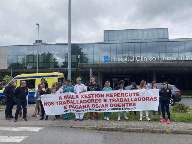 Protesta de médicos internistas en el CHUS.