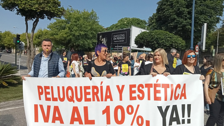 Peluqueros y esteticistas protestan en Vigo por la reducción del IVA de un 