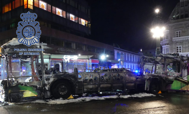 Imagen del Vitrasa quemado en Vigo.