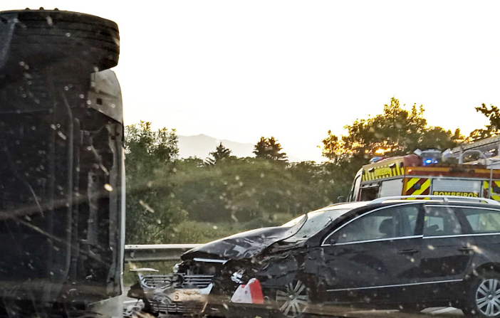 Dos muertos en accidente de tráfico con varios vehículos en la Nacional 120 en Vilamartín de Valdeorras (vídeo)