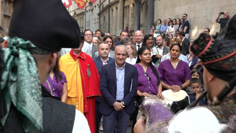 Gaitas para investir a Alfonso Gómez, emigrante de Corme y nuevo alcalde de Ginebra