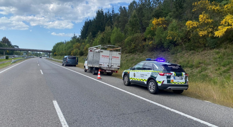 Abandonado en la A-6 y con las llaves puestas un camión robado en Lugo en el mes de mayo