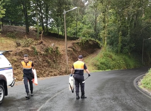 Una mancha de combustible de más de cinco kilómetros afecta a un tramo de la EP-0018 y de la PO-223, en Pontevedra