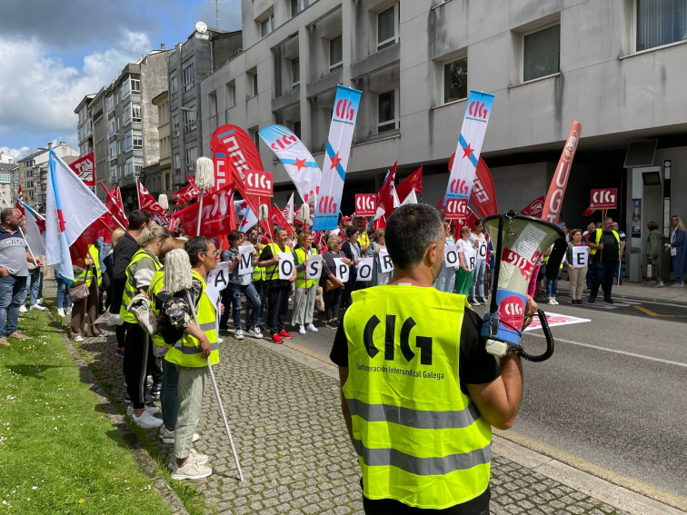 Gran seguimiento en la huelga de los trabajadores de limpieza de Lugo: 