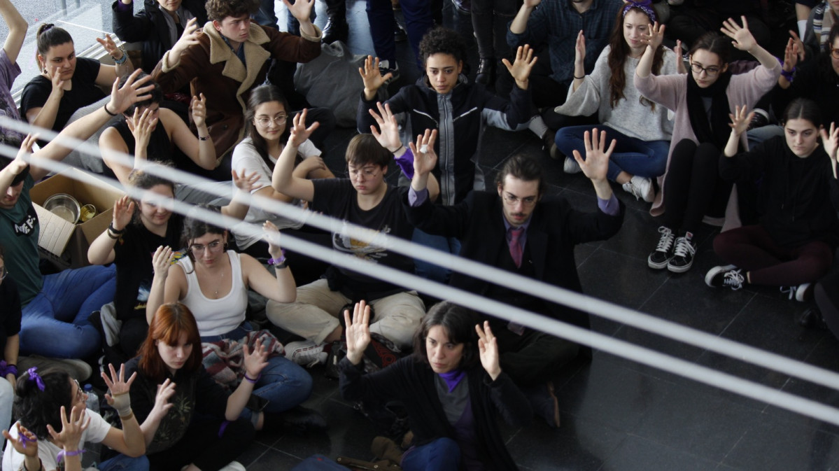 Protesta en 2020 de las alumnas de la ESAD contra los supuestos acosos sexuales en el centro público en una foto de Ana Pontón