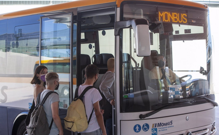 Usuarios del transporte escolar y por carretera cargan contra Monbus: 