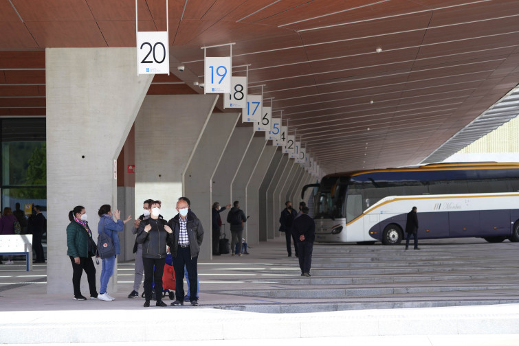 El descuento del 50% en los autobuses interurbanos seguirá vigente en Galicia hasta que acabe 2023