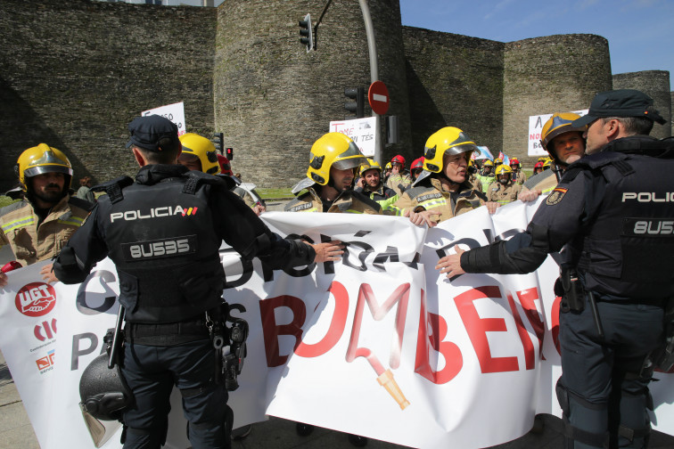 Los bomberos comarcales, en huelga indefinida, marcharán por Santiago el próximo 13 de julio