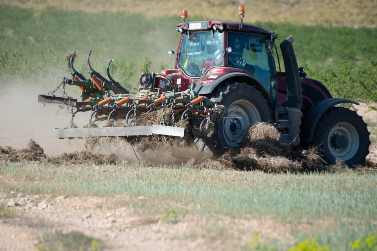 Herida una persona en Agolada tras sufrir un accidente con un tractor