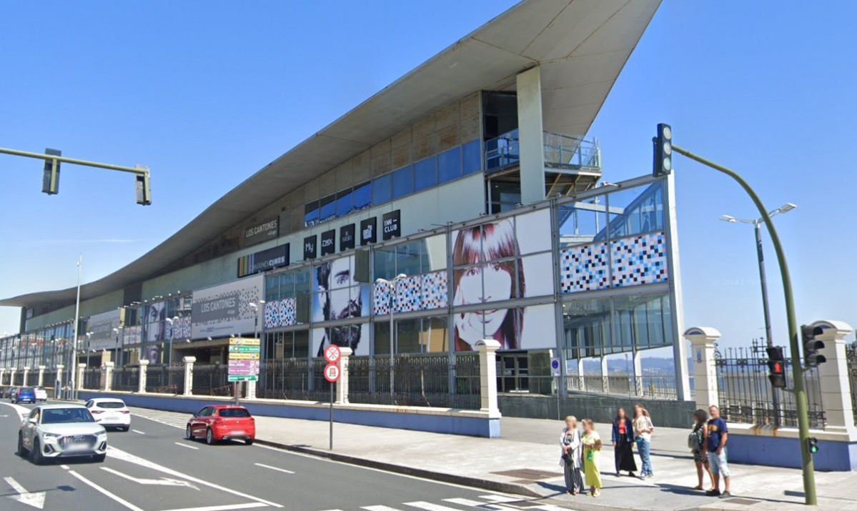 Centro comercial Los Cantones Village