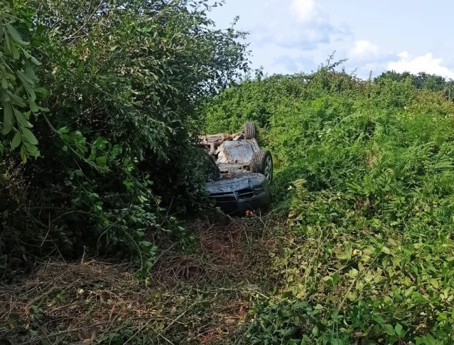 Sale ileso de un accidente en Maside un riojano sin carné vigente positivo en alcohol y en drogas