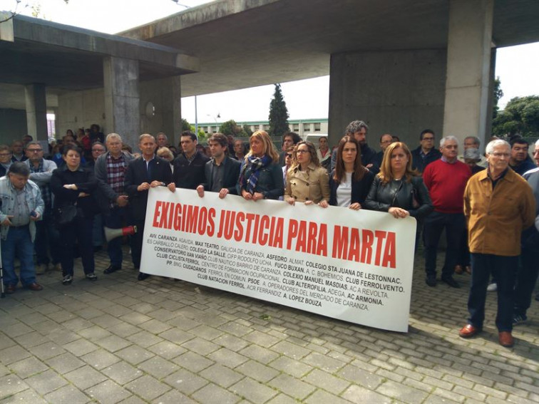 Unas mil personas se concentran pidiendo justicia para la camarera asesinada en Ferrol