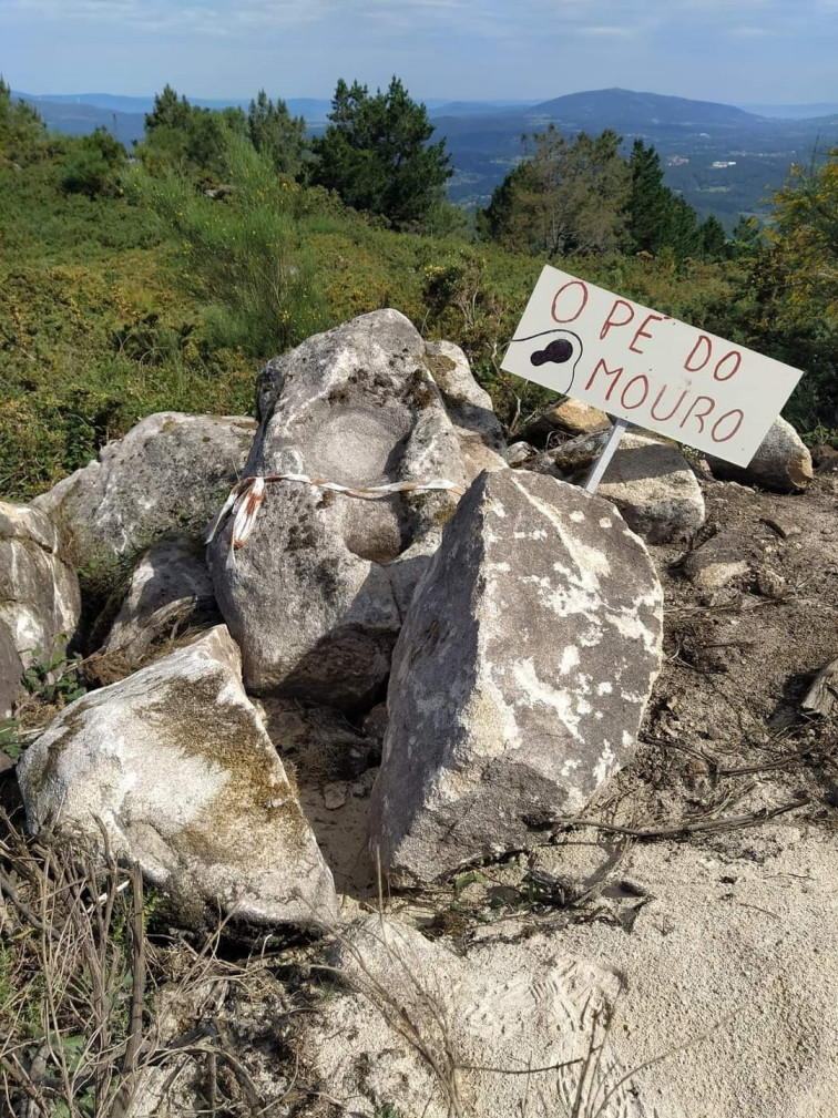 Roban la gran piedra de la 'Pisada do Mouro', patrimonio del Monte Acibal, Moraña