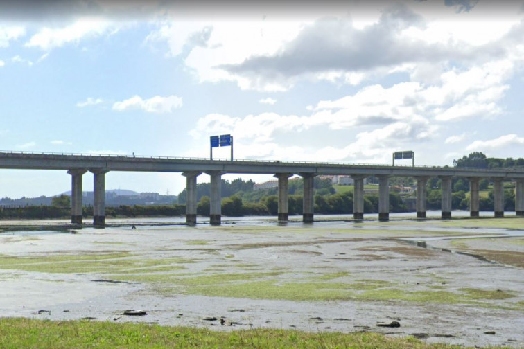 Otro mayor que circula por el sentido contrario en la autopista, en la AP-9 una docena de kilómetros entre Ferrol y Pontedeume