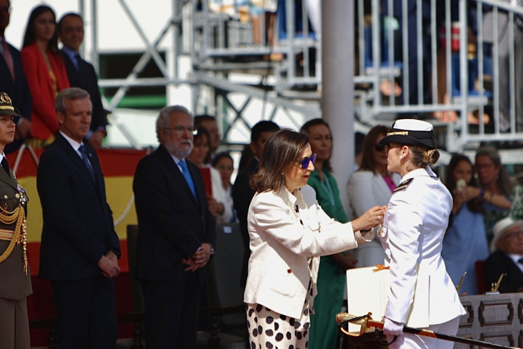 La ministra de Defensa preside los actos del Carmen en la Escuela Naval de Marín con la graduación de 121 alumnos