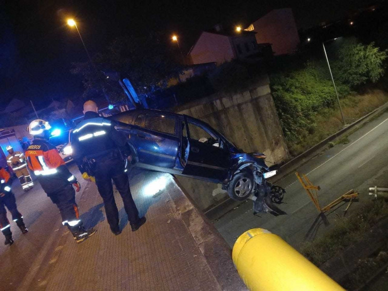 Un muchacho de 27 años, identificado como el responsable de dejar el coche colgando de un puente en Ferrol