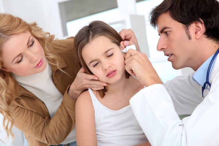 Sprays, tapones…métodos de HM Hospitales para prevenir la otitis, muy frecuente en verano