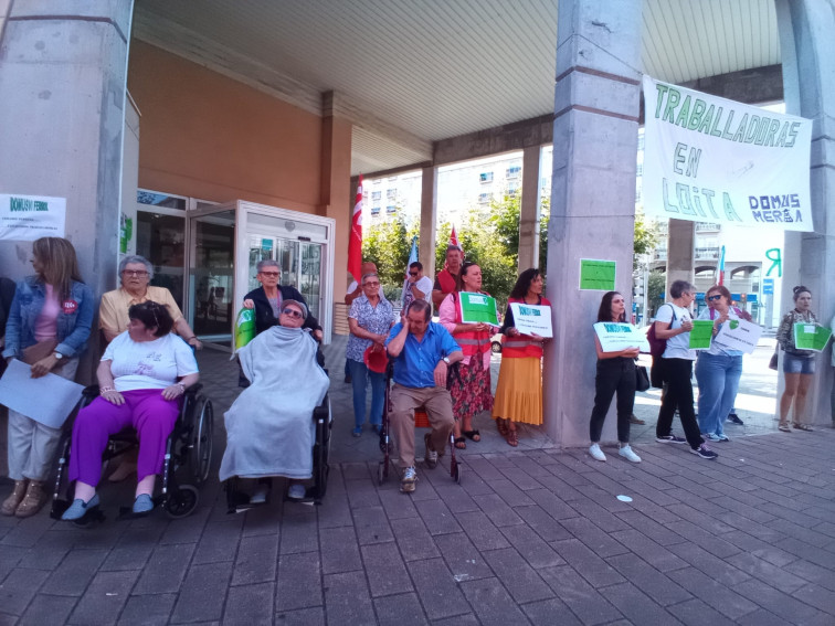 Huelguistas en DomusVi Ferrol acusan a la Xunta de hacer la vista gorda al deterioro del cuidado a los mayores