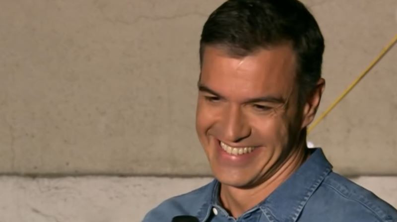 Pedro Su00e1nchez celebra que puede aguantar en La Moncloa