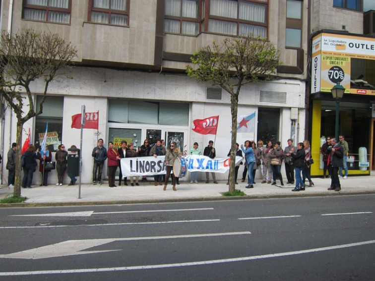 Traballadoras de Linorsa convocan unha folga indefinida nos centros de ensino da comarca de Santiago