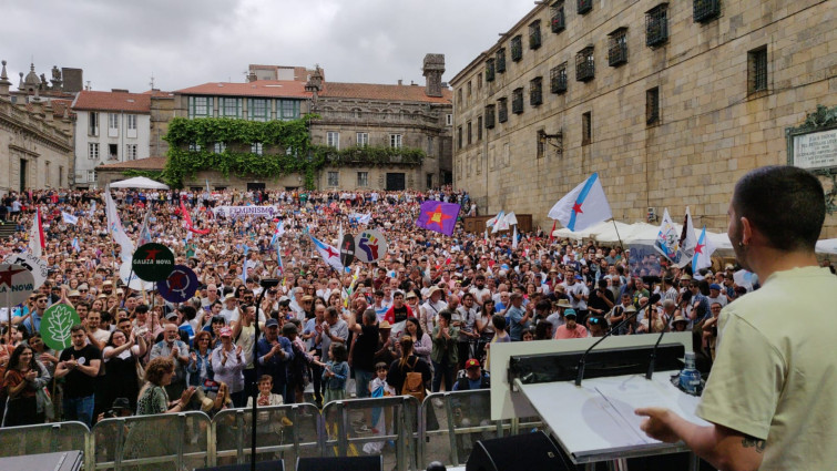 Miles de personas se manifiestan en el Día da Patria Galega en busca de un 