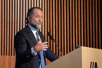 Archivo - El presidente de Abanca, Juan Carlos Escotet, durante la inauguración de la exposición internacional ‘Al: More than human’, en la sede de Afundación Obra Social de ABANCA, a 5 de sept