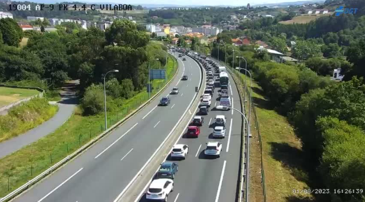 Kilómetros de atasco en la salida de A Coruña por un accidente en la AP-9