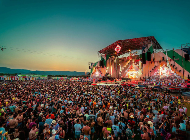 Primer expediente a festival, posiblemente el Reggaeton Beach, por no dejar pasar comida o bebida