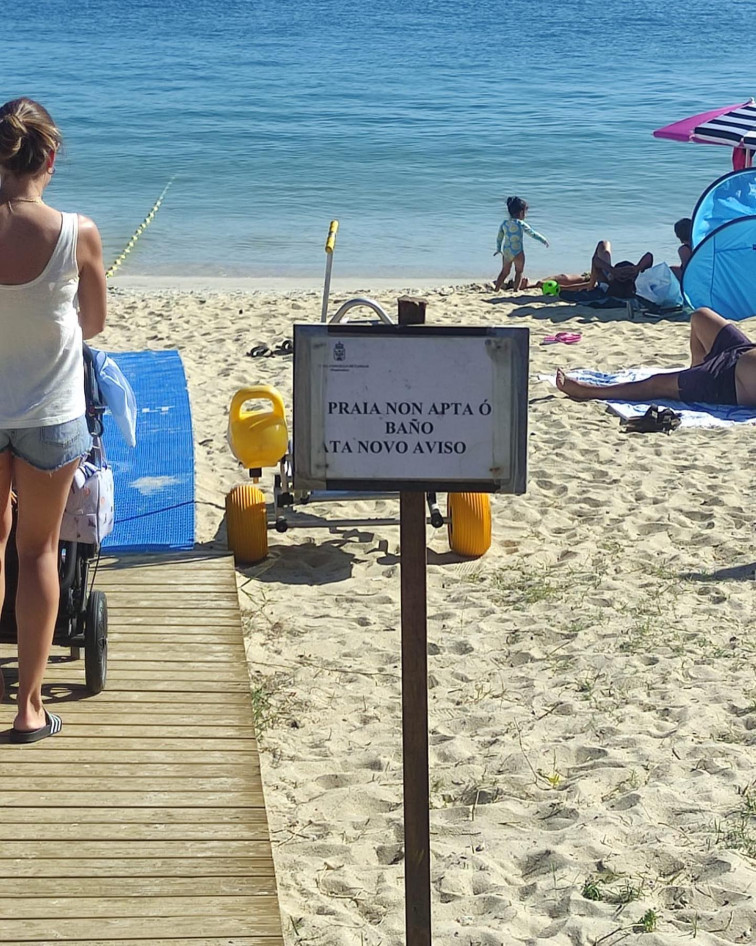 Bacterias fecales obligan a cerrar una de las playas más populares de Galicia, la de Rodeira, en Cangas do Morrazo