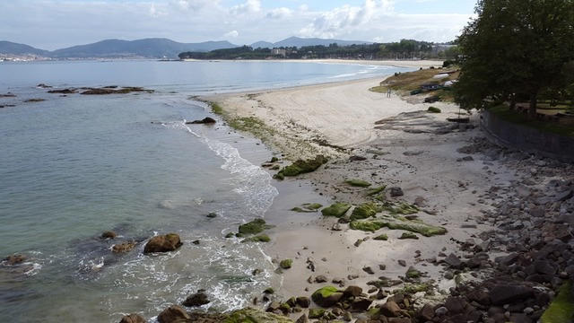 ¿Las peores playas de Galicia? Arenales de Vigo y Burela castigadas con banderas negras por su degradación