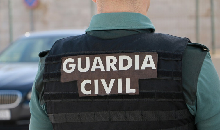 Reducen al Guardia Civil atrincherdado en un piso de Vilagarcía de Arousa con una mujer y que amenazaba con disparar