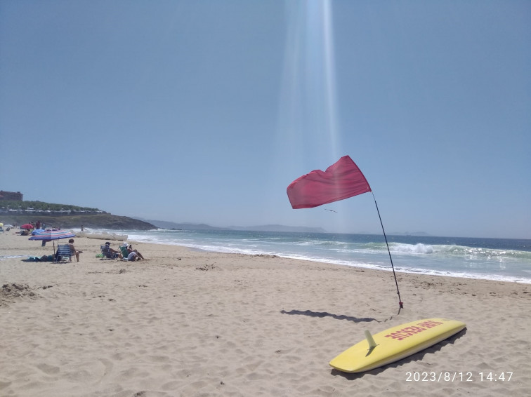 Rescatan en la playa de Montalvo a dos niños de 10 y 12 años con dificultades para regresar a la orilla