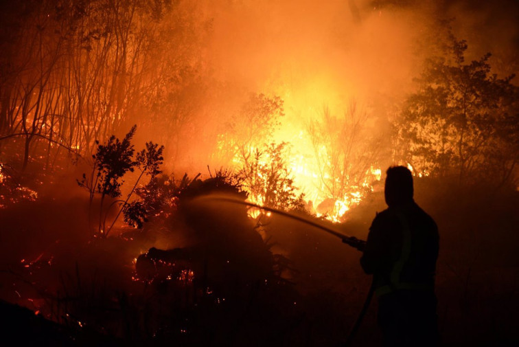 Prender incendios forestales intencionados 