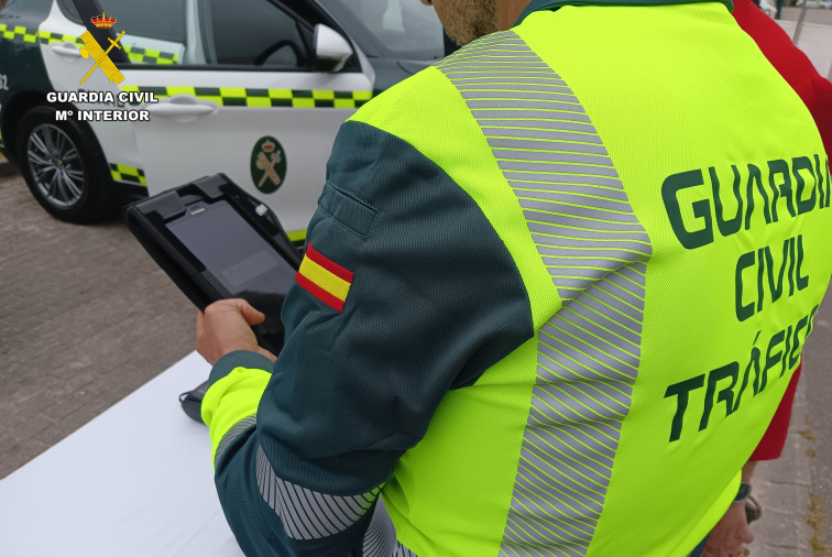 Taxista pillado en plena carrera y quintuplicando la tasa de alcohol permitida en O Barco de Valdeorras