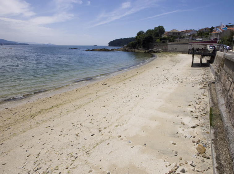 Cerrada al baño la playa de O Con en Moaña, contaminada por aguas fecales