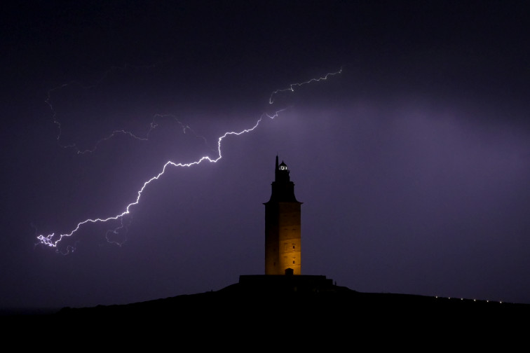 La Torre de Hércules cerrará a partir de las 17:30 horas por la alerta amarilla por viento