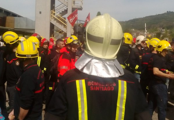 ​Os bombeiros de Santiago deixaron a cidade “desatendida” para extinguir un incendio en Teo