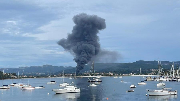 Los bomberos regresan al vivero incendiado de Baiona al reavivarse el fuego de madrugada