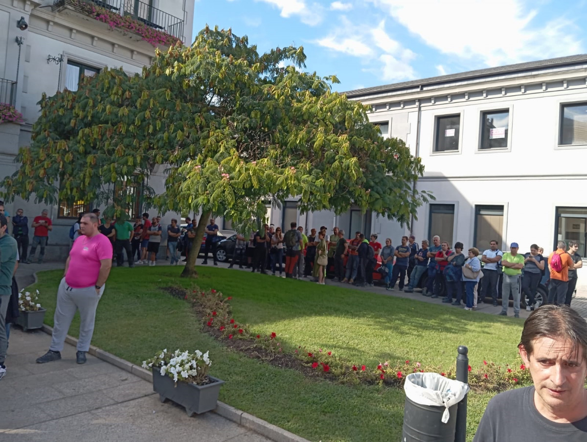 Trabajadores protestan en O Barco por el desaolojo de una pizarrera