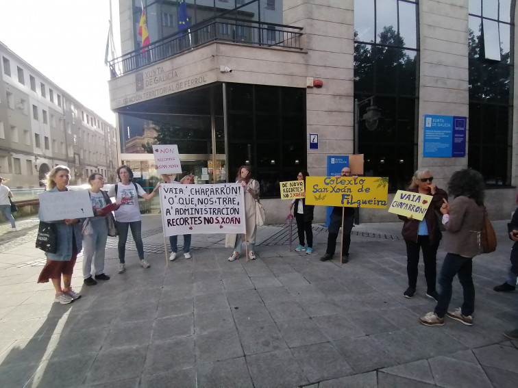 Vecinos de Ferrol presentan ante la Xunta casi 1.500 firmas contra el cierre de un aula en el CEIP San Xoán de Filgueira