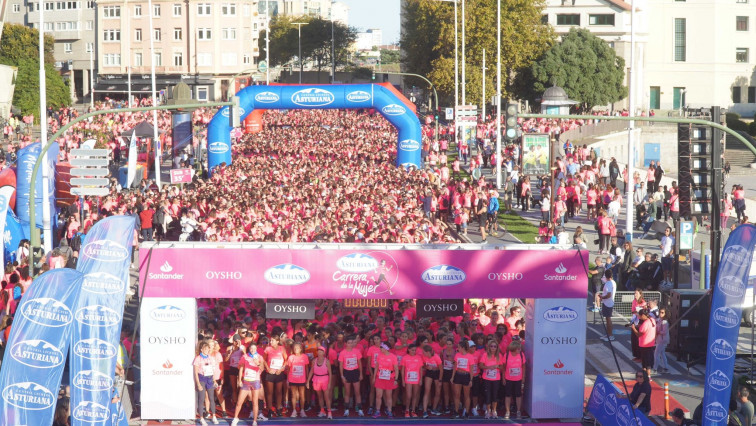 Más de 5.000 personas rinden homenaje a las jugadoras del Deportivo Abanca en la Carrera de la Mujer de A Coruña