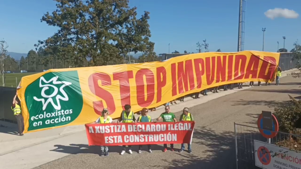 Protesta de Ecoloxistas en Acciu00f3n contra la ciudad deportiva del Celta de Vigo en una imagen del colectivo