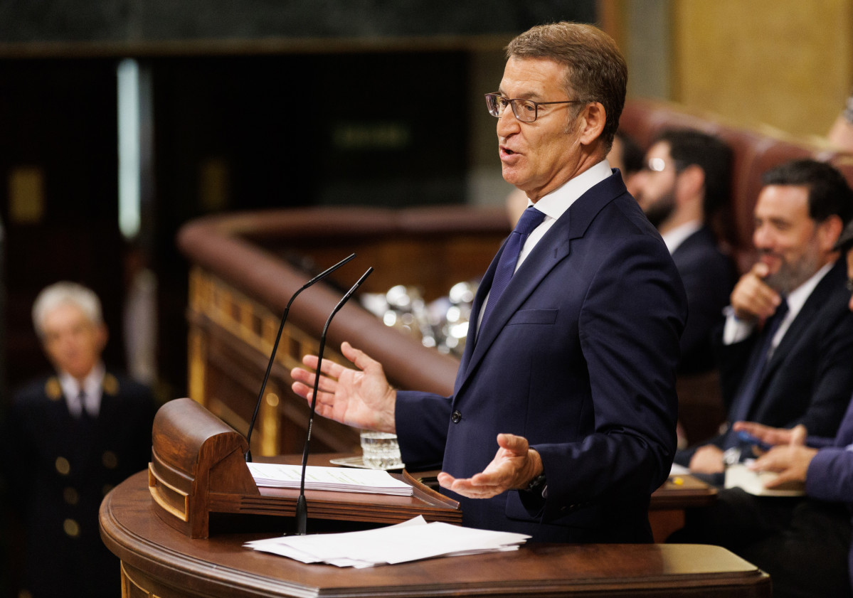 El líder del PP y candidato a la Presidencia del Gobierno, Alberto Núñez Feijóo, interviene durante la primera sesión del debate de investidura del líder del PP, en el Congreso de los Diputados, a 26 de septiembre de 2023, en Madrid (España).