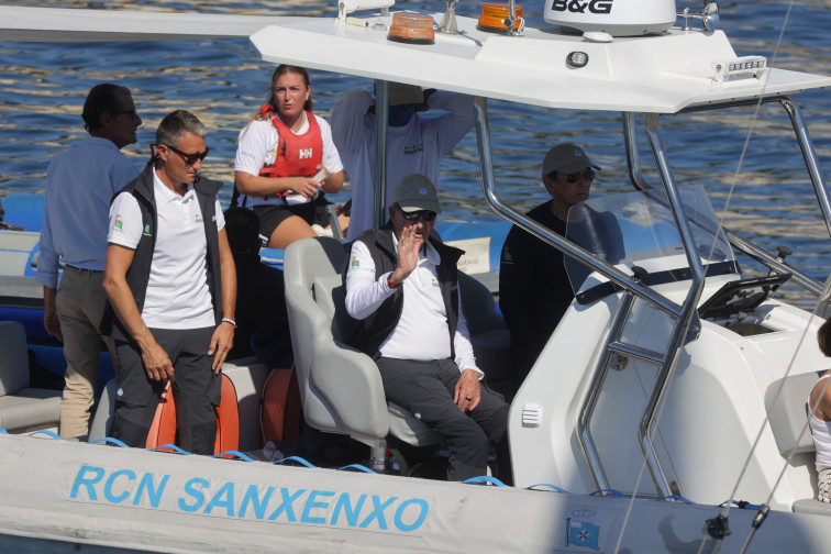 Juan Carlos entrega los premios de la regata de Sanxenxo