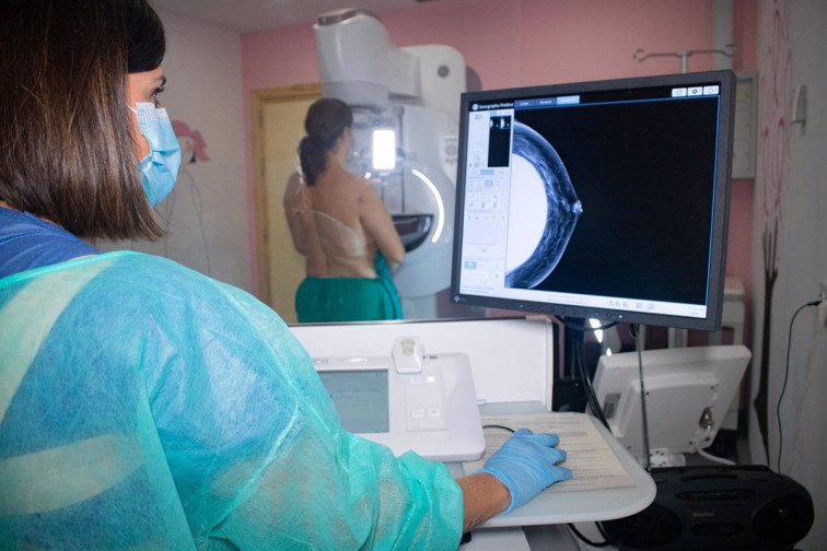 Cómo vivir tras sobrevivir a un cáncer de mama, el foro que arranca en el Hospital HM Model de A Coruña